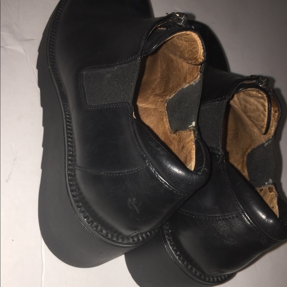 DONALD J PLINER SHOES - Picture 3 of 4